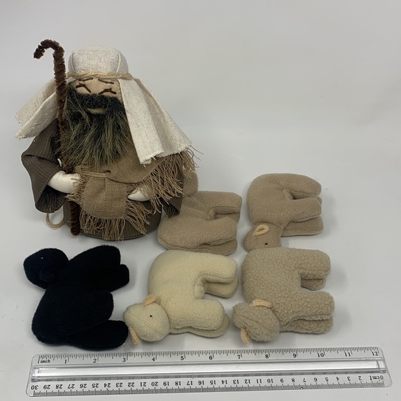 6 pc Shepherd w lambs black sheep Nativity Scene decorations fabric dolls vtg - Picture 11 of 17
